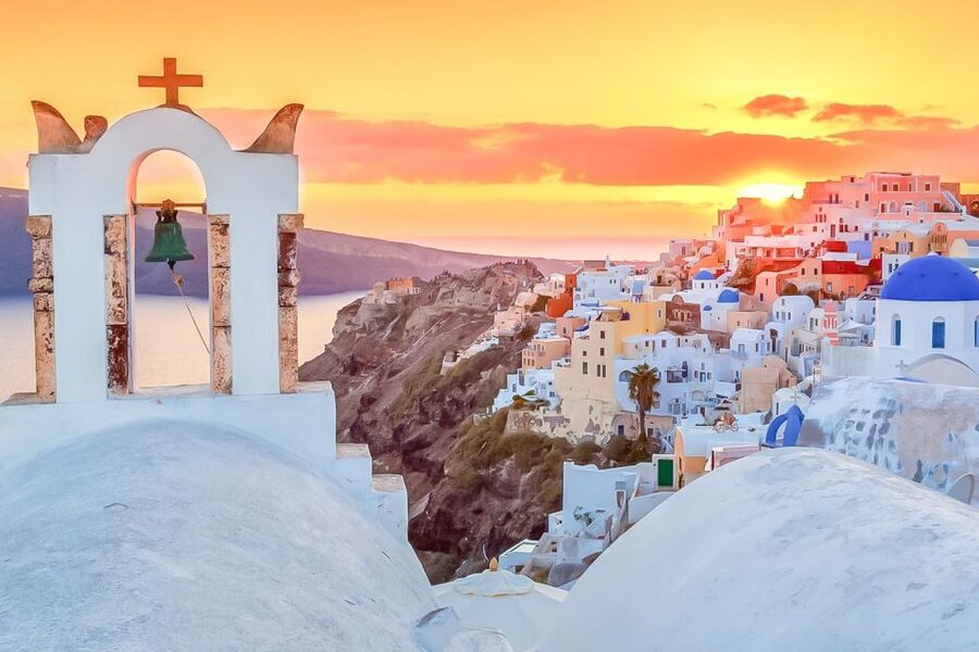 Santorini: Traditional Sightseeing Bus Tour with Oia Sunset - Akrotiri excavation site, the prehistoric story you will not forget