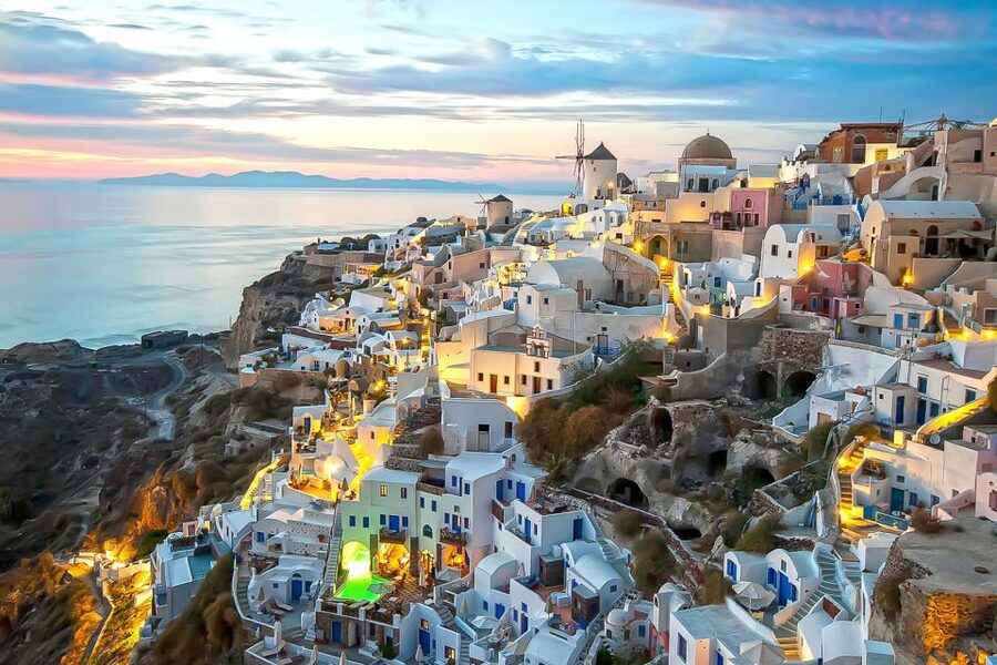 Santorini: Traditional Sightseeing Bus Tour with Oia Sunset - Perissa black sand beach, a real break for lunch and a swim