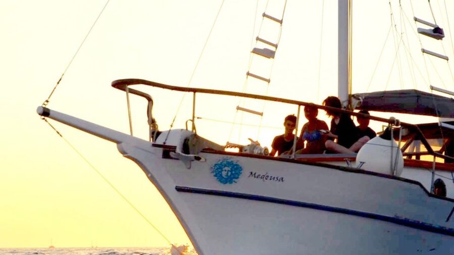 Santorini: Traditional Wooden Boat Tour with Meal and Wine - A 5-Hour Wooden-Boat Caldera Loop (What It Feels Like)