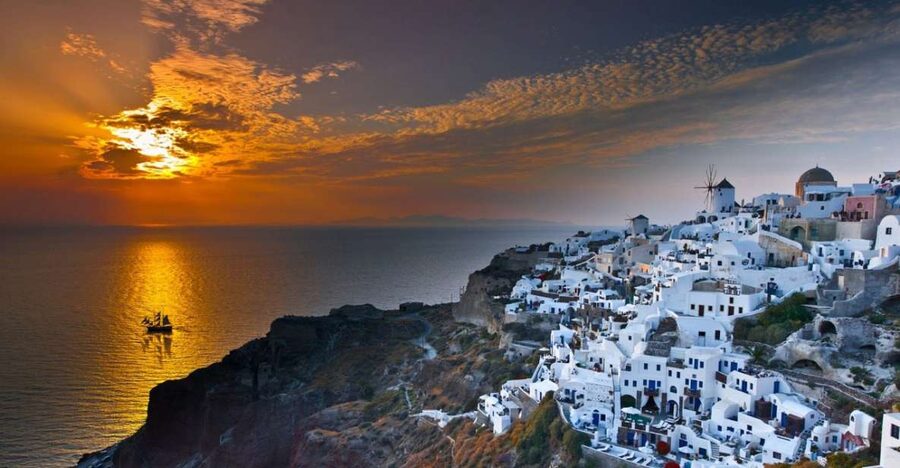 Santorini: Volcanic Sunset Cruise with Dinner - Key things that make this cruise worth your time