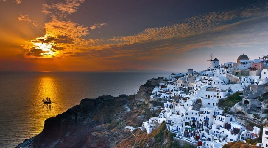 Santorini: Volcanic Sunset Cruise with Dinner - Thirassia Island, Old Port of Thira, and Dinner at Captain John’s Taverna