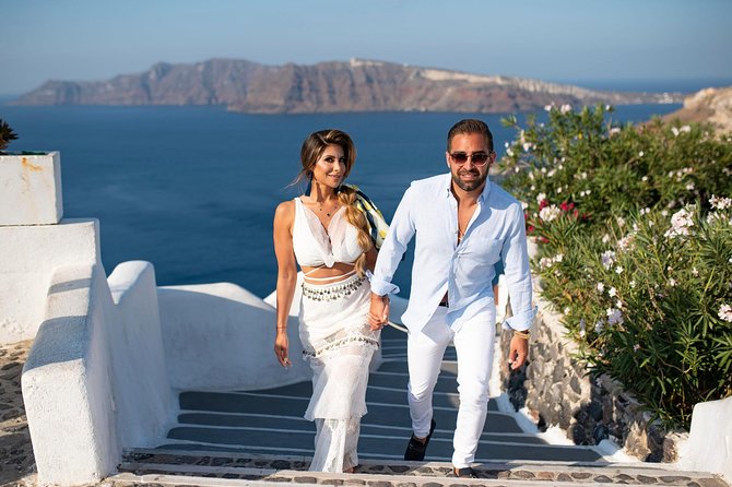 Santorini Walking Tour with a Personal Photographer - How the photographer coaching actually shows up in your photos