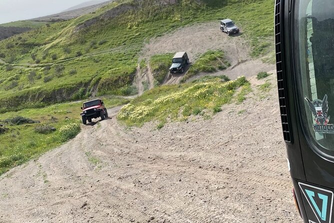 Santorini Wrangler Jeep Afternoon Convoy Tour - Stop 1: Pyrgos View and the Moment the Convoy Turns Into an Adventure