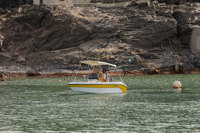 Self-Drive License-Free Boat Rental in Santorini from Vlichada - Day vs sunset departures: choosing the best time window