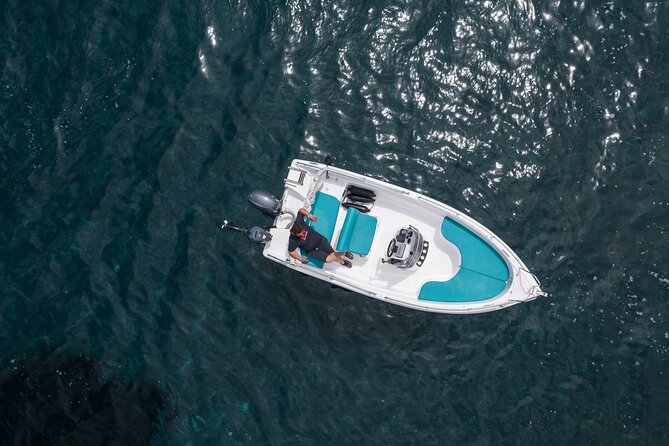 Self-Drive License-Free Boat Rental in Santorini from Vlichada - Boat comfort and onboard tools that make a 5-hour rental feel easy
