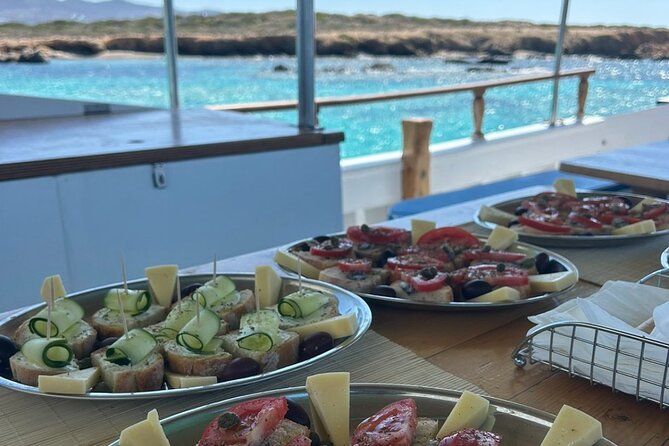 Semi-private Day Cruise - Food and drinks that make the day feel worth it