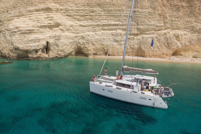 Shared Catamaran All inclusive-Day Cruise to Naxos or Paros - Lunch onboard: traditional Greek food with the drinks handled