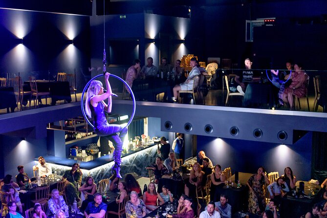 Spectacular Dinner-Show - Drinks and age rules: plan around the 18+ alcohol policy