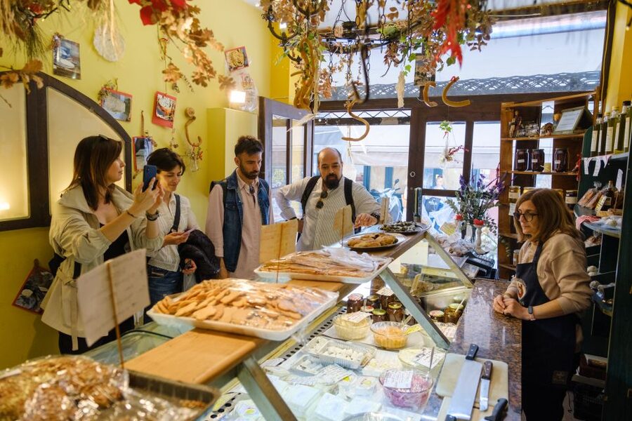 Thessaloniki: Food Tastings and Drinks tour with a Chef - Markets and grocery stops: seeing ingredients locals actually shop for