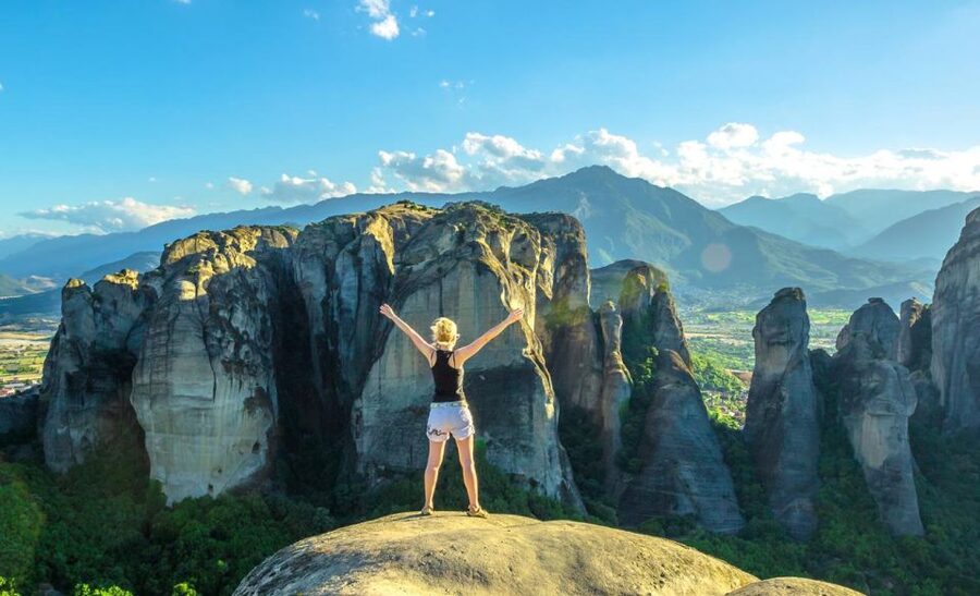 Thessaloniki: Full-Day Bus Trip to Meteora - Arriving at Meteora: where the scale hits