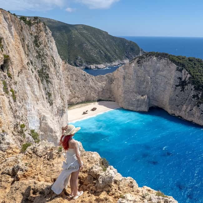 Zakinthos: Shipwreck Beach and Blue Caves Land and Sea Tour - Makris Gialos photo stop: a quick fix of coastline color
