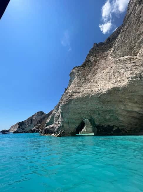 Zakynthos: Turtles, Marathonisi & Keri Caves Speedboat Tour - Cameo Islet Photo Stop and the 1633 Earthquake Story